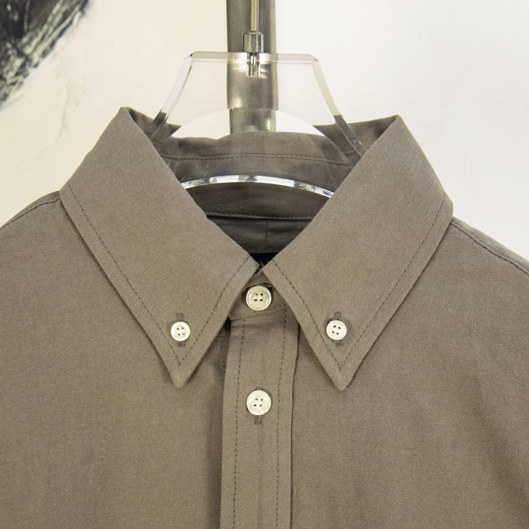 P270 zp version [Exclusive supply] Ralph Lauren/Ralph Lauren's classic evergreen single product 100 cotton Oxford spun old money style casual long-sleeved shirt. 100% restored workmanship. The entire garment is embedded with seams and clean edges. The upper back seams are reorganized for a better fit. ✅ 100 cotton Oxford spun on the face. Pre-wash treatment. The texture is tight and soft. ✅ Custom dyed original pearlescent white bottom buttons. Size partitions. ✅ Special shaped chiffon foil is included in the collar door tube. It is not easy to deform and pull. ✅ RL classic version of the Oxford shirt. The thick and crisp feeling brought by the Oxford cloth. It can be worn alone or as an outer layer. It can be worn in all seasons. It is a must-have item in the wardrobe. Get it with your eyes closed. Color: black, white, pink, blue, carbon gray, khaki, navy blue and red label, dark blue and white label (8 colors) Size: S M L XL Number: WW10971